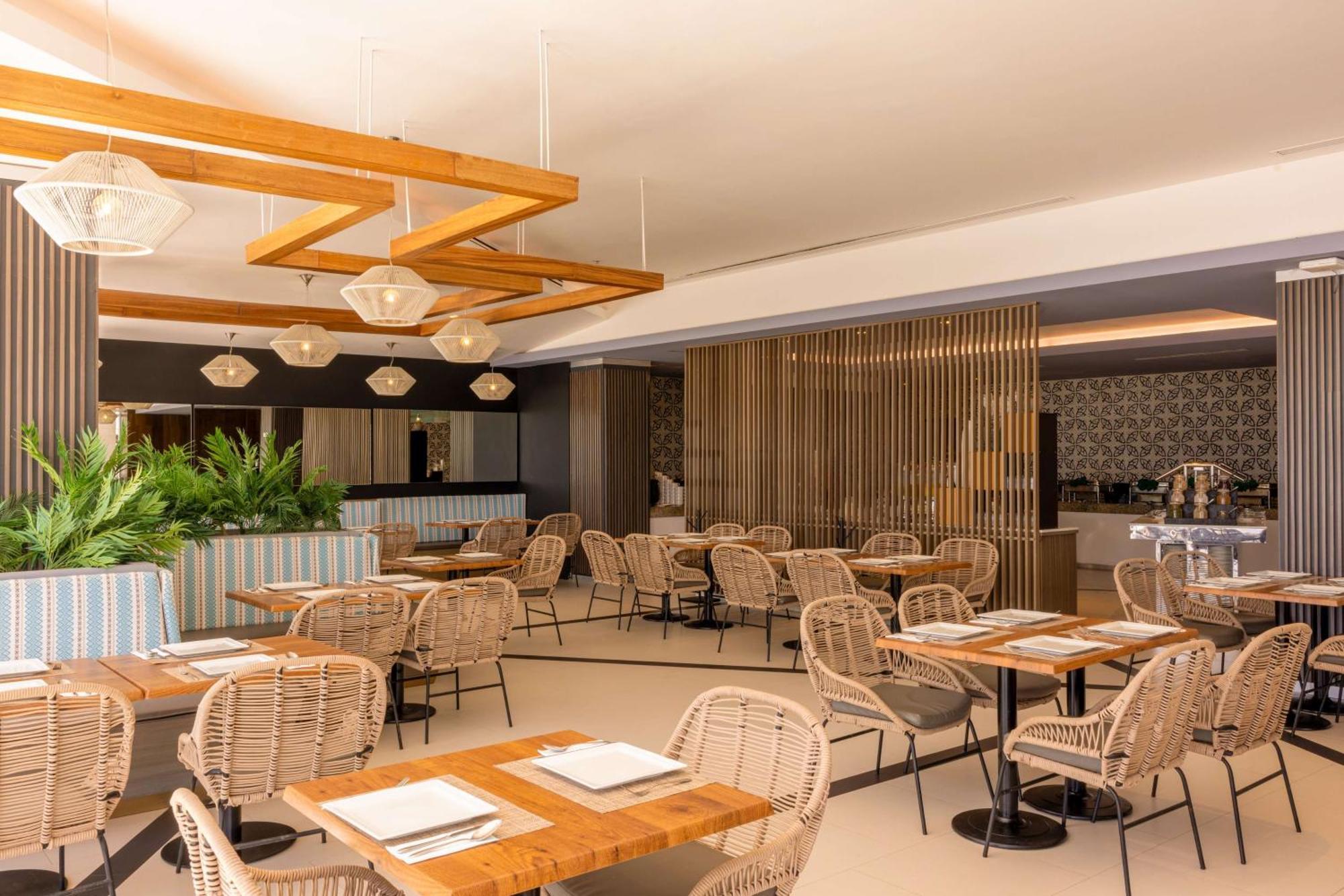 ホテル Doubletree By Hilton Mazatlan, Sin エクステリア 写真